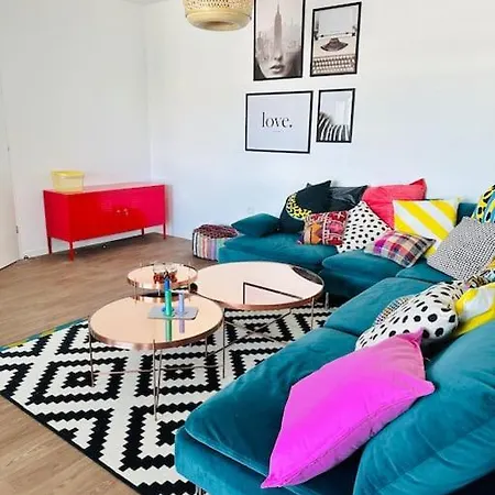 Apartment 4 Bdrm 4 Bth M8 Et Rer D *